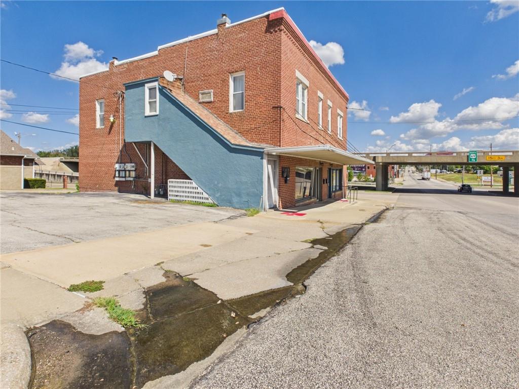 323 E Wall Street Property Photo 2