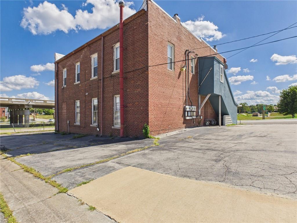 323 E Wall Street Property Photo 3