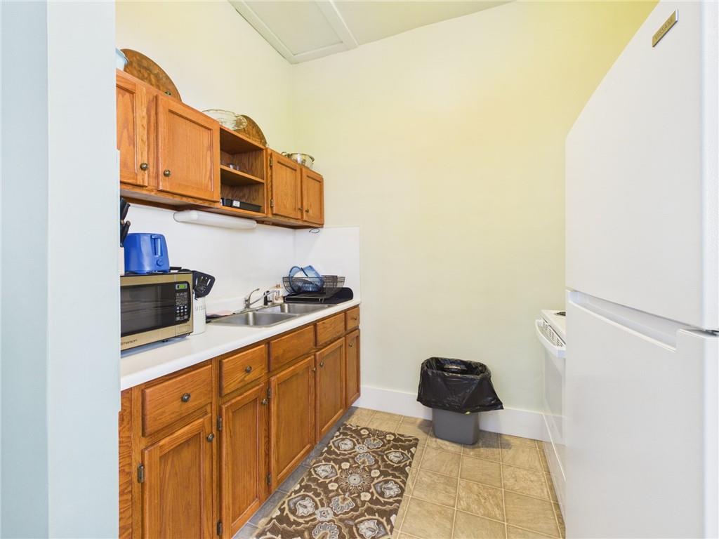 323 E Wall Street Property Photo 5