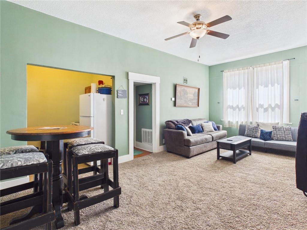 323 E Wall Street Property Photo 7
