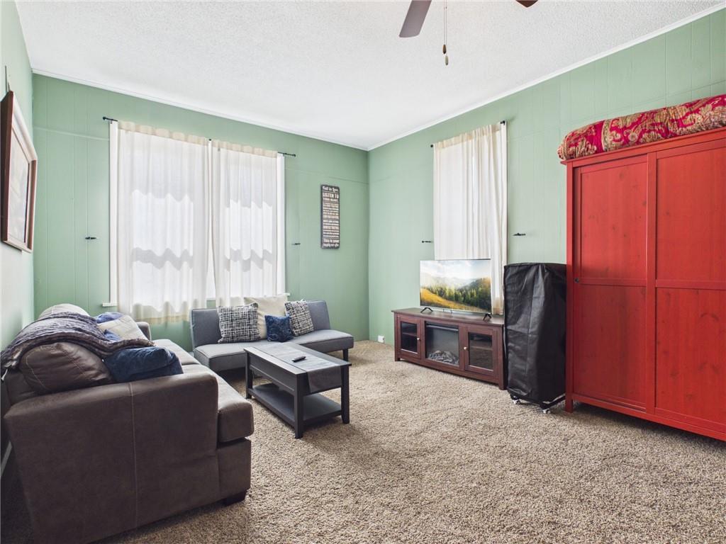 323 E Wall Street Property Photo 8
