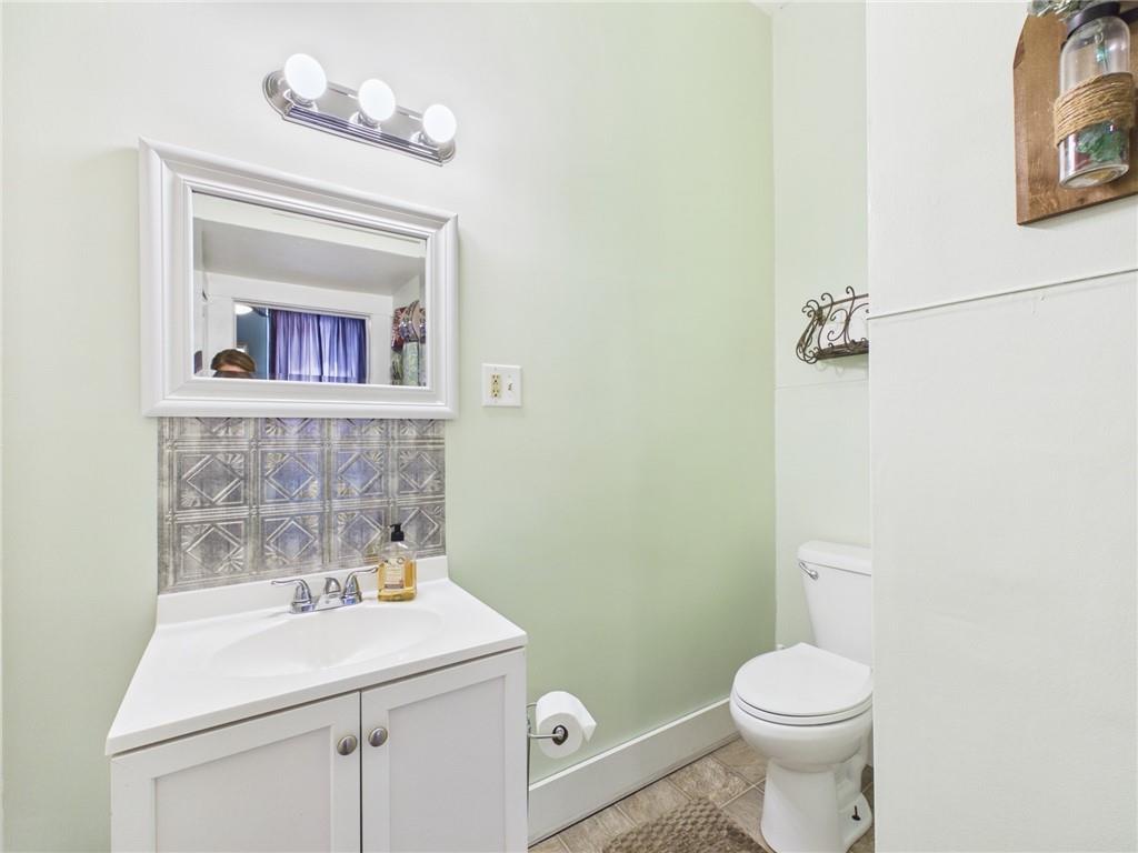 323 E Wall Street Property Photo 9