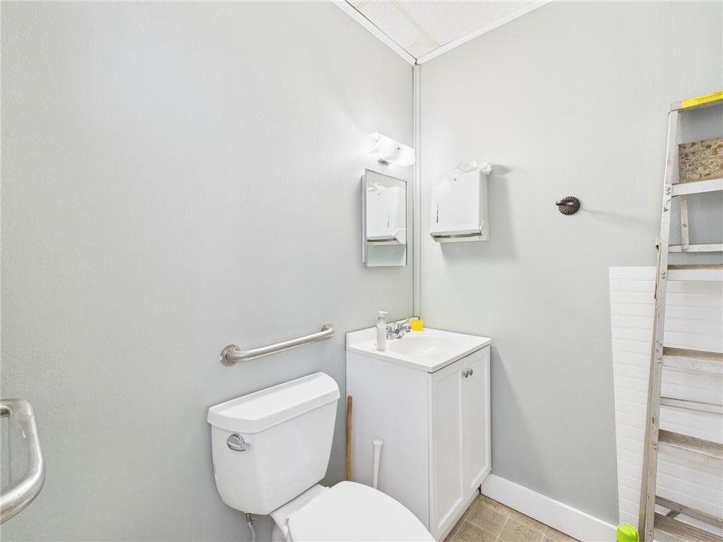323 E Wall Street Property Photo 26