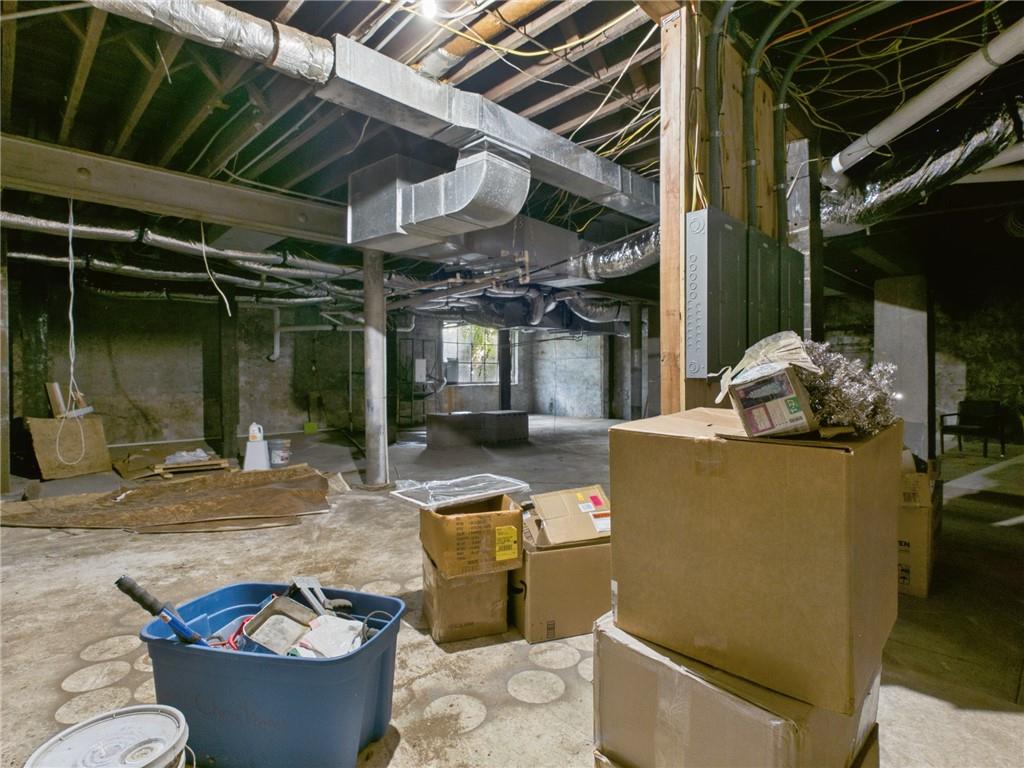 323 E Wall Street Property Photo 29