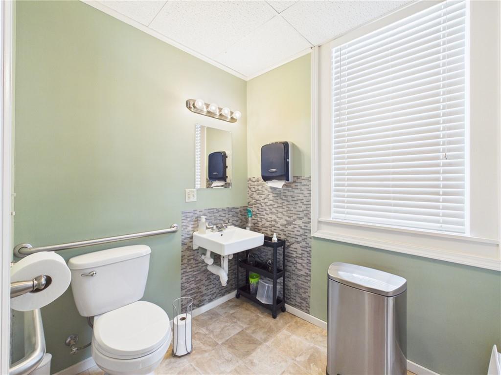 323 E Wall Street Property Photo 31