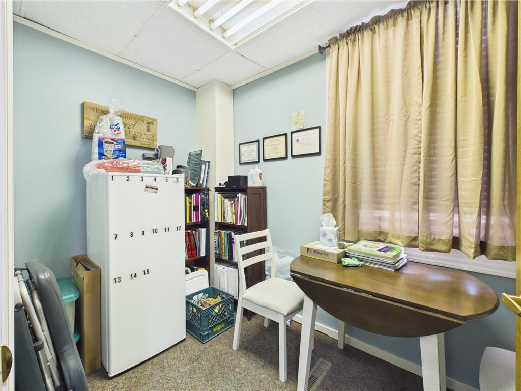 323 E Wall Street Property Photo 33