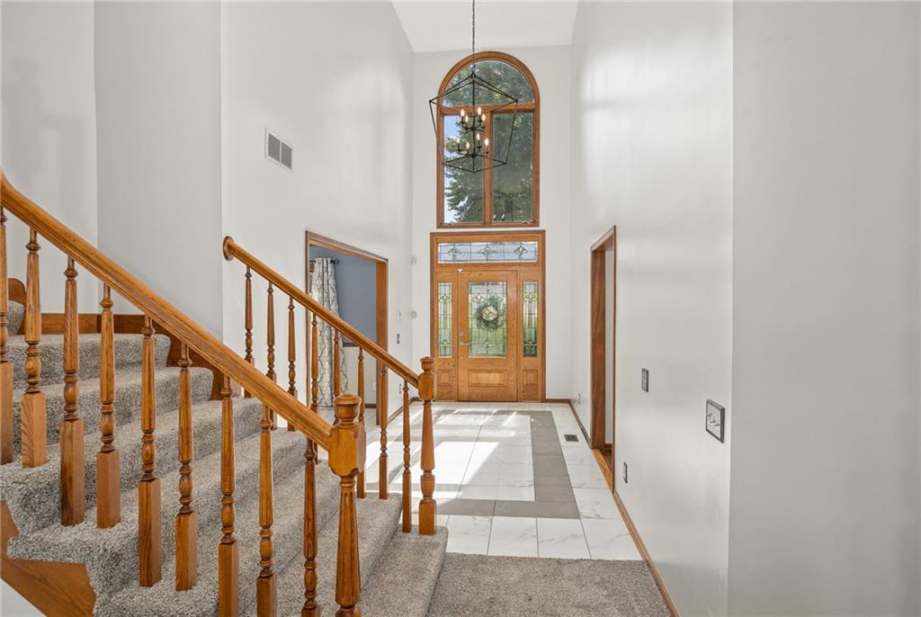 4603 S Lakewood Drive Property Photo 7