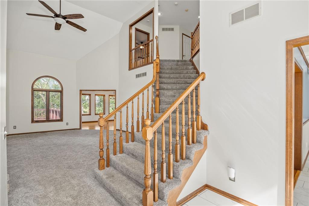 4603 S Lakewood Drive Property Photo 9