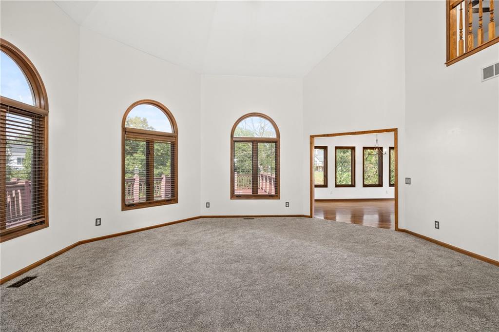 4603 S Lakewood Drive Property Photo 12