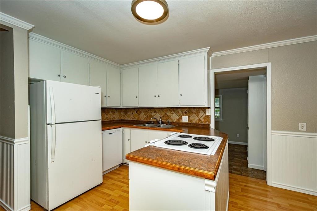 1032 N Sycamore Street Property Photo 7