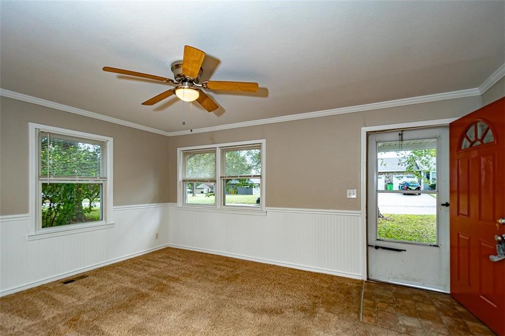 1032 N Sycamore Street Property Photo 9
