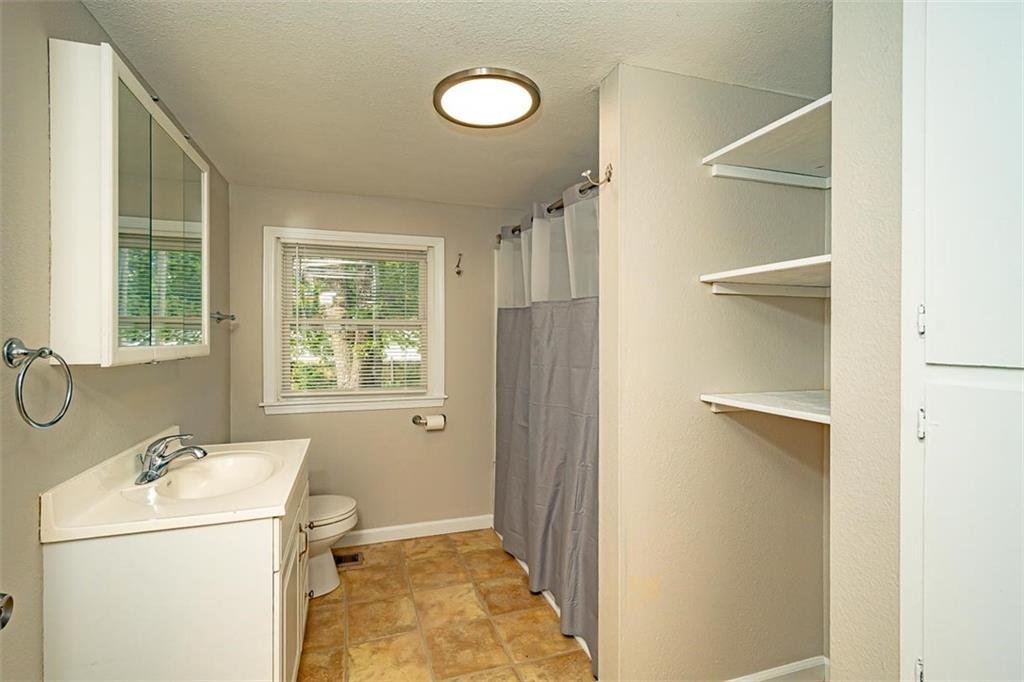1032 N Sycamore Street Property Photo 12