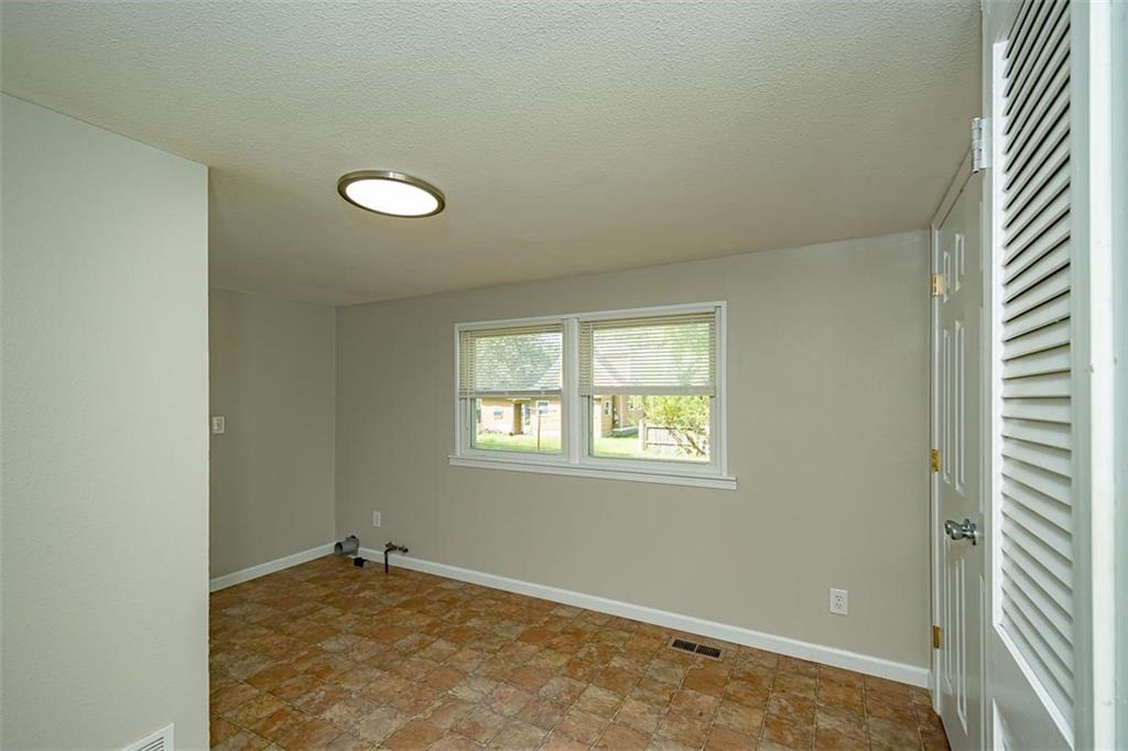 1032 N Sycamore Street Property Photo 15
