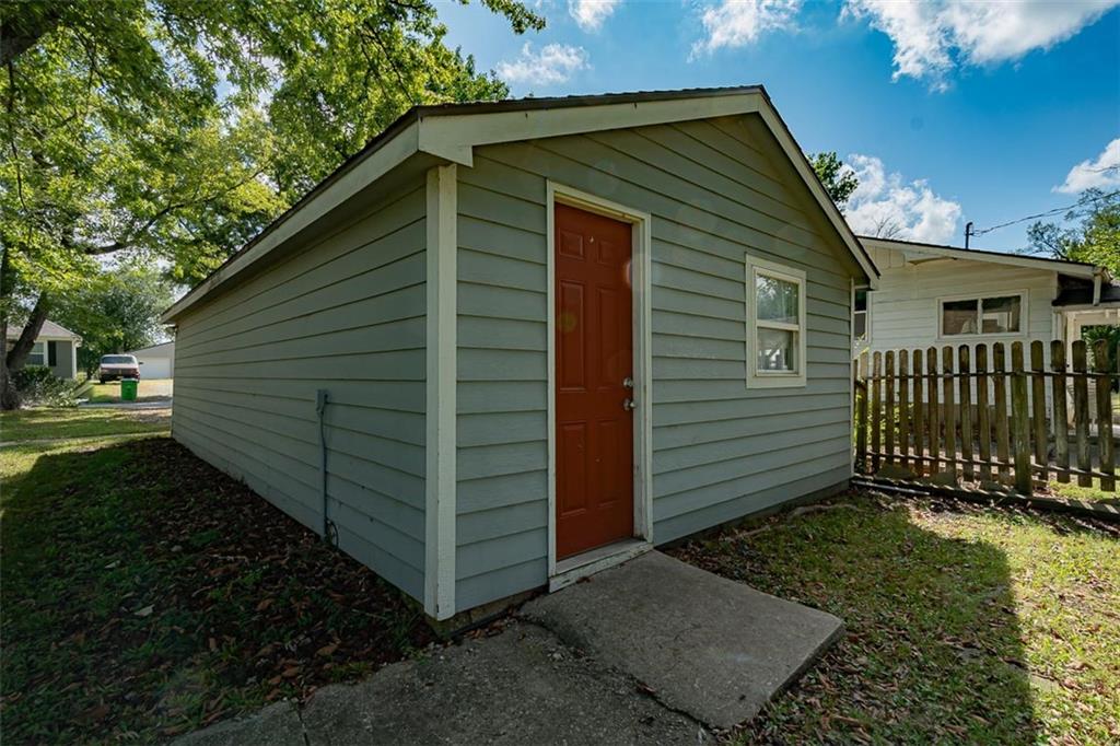 1032 N Sycamore Street Property Photo 36