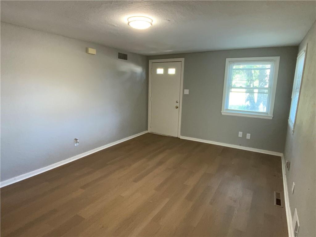 1053 Locust Street Property Photo 4