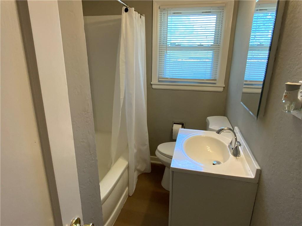1053 Locust Street Property Photo 10