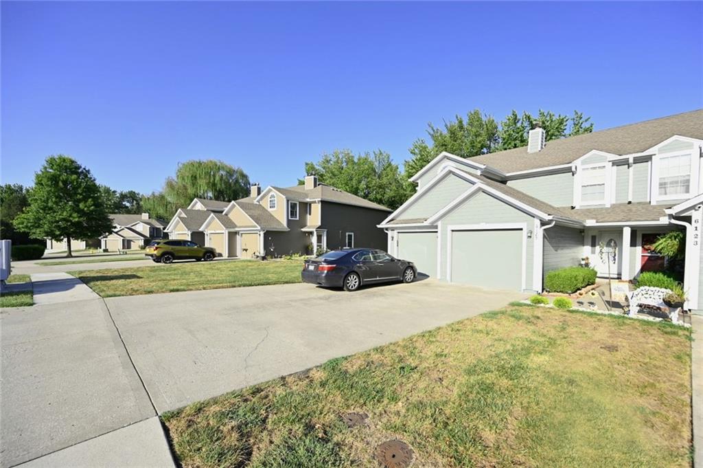 6125 NE Moonstone Court Property Photo 1