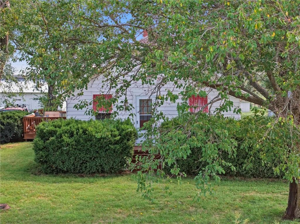 1945 N 900th Road Property Photo 2