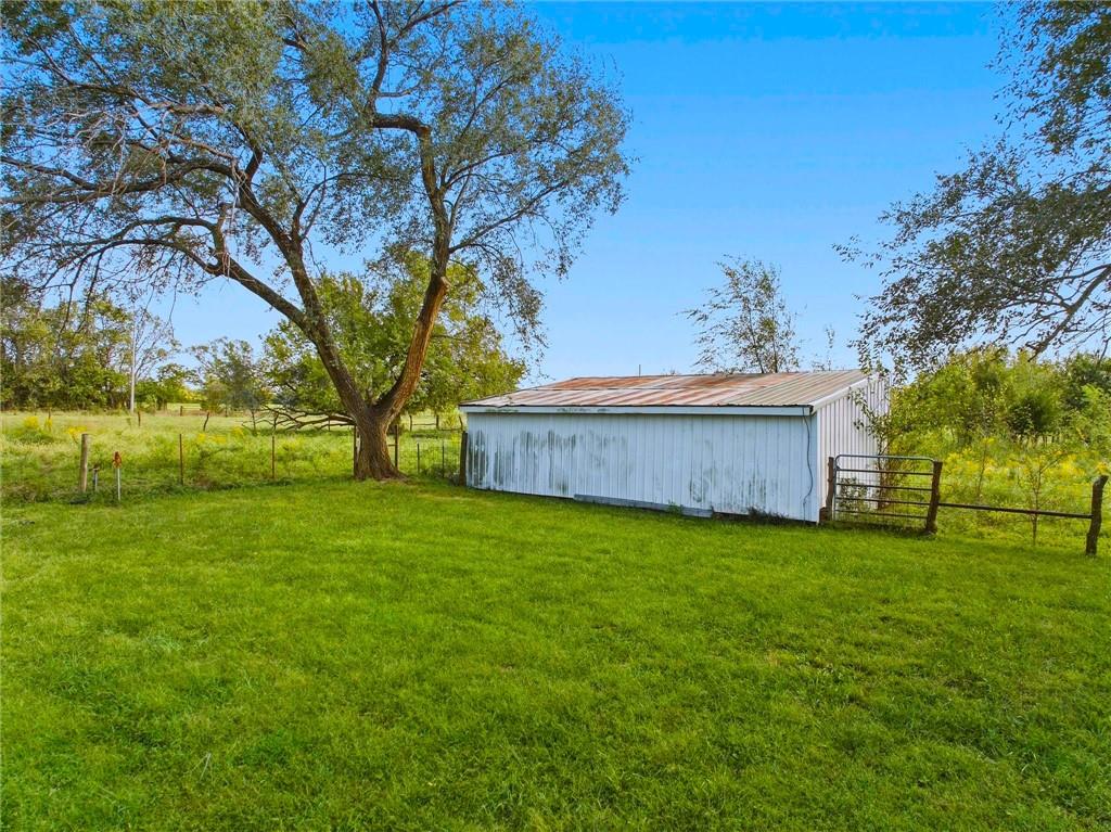1945 N 900th Road Property Photo 5