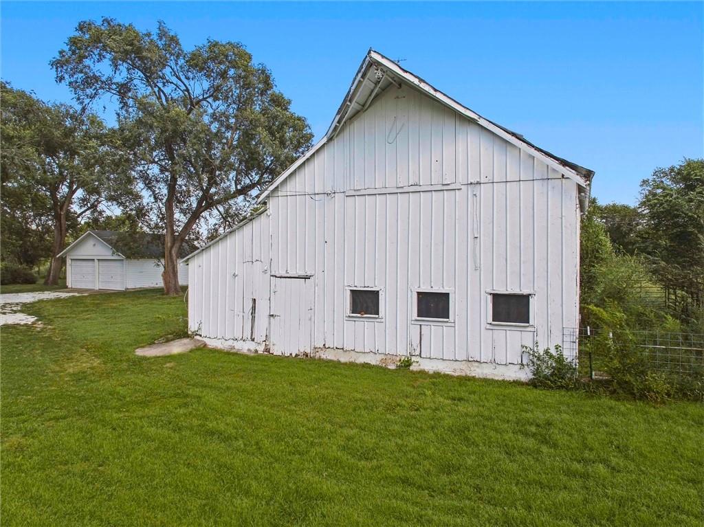 1945 N 900th Road Property Photo 6