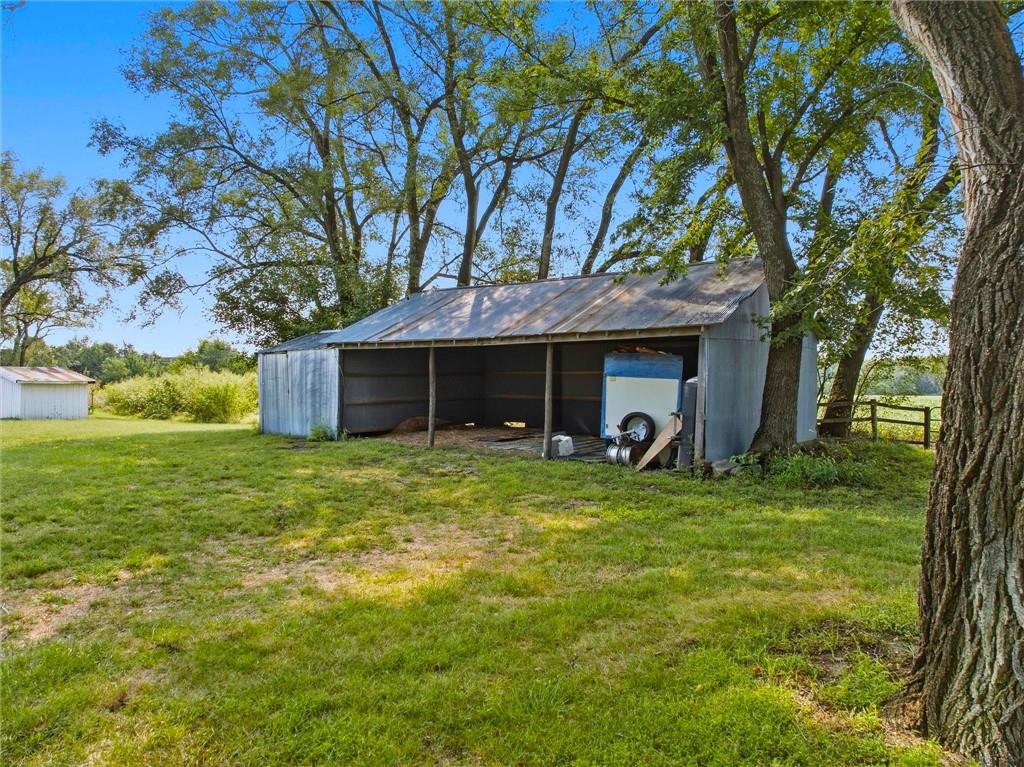 1945 N 900th Road Property Photo 7