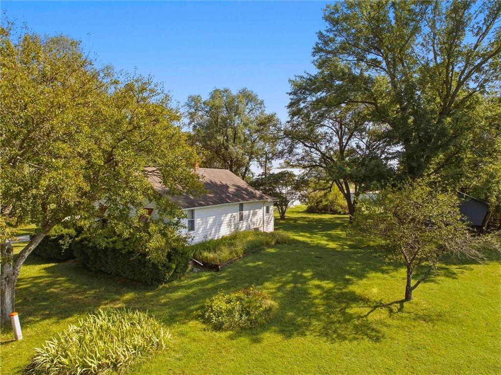 1945 N 900th Road Property Photo 11