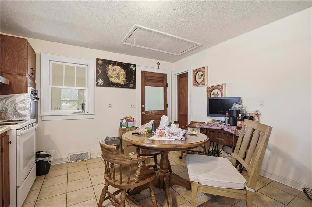 1945 N 900th Road Property Photo 16