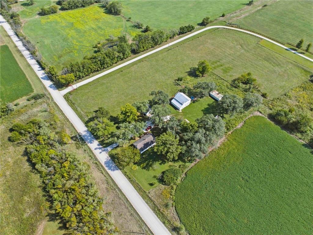 1945 N 900th Road Property Photo 27