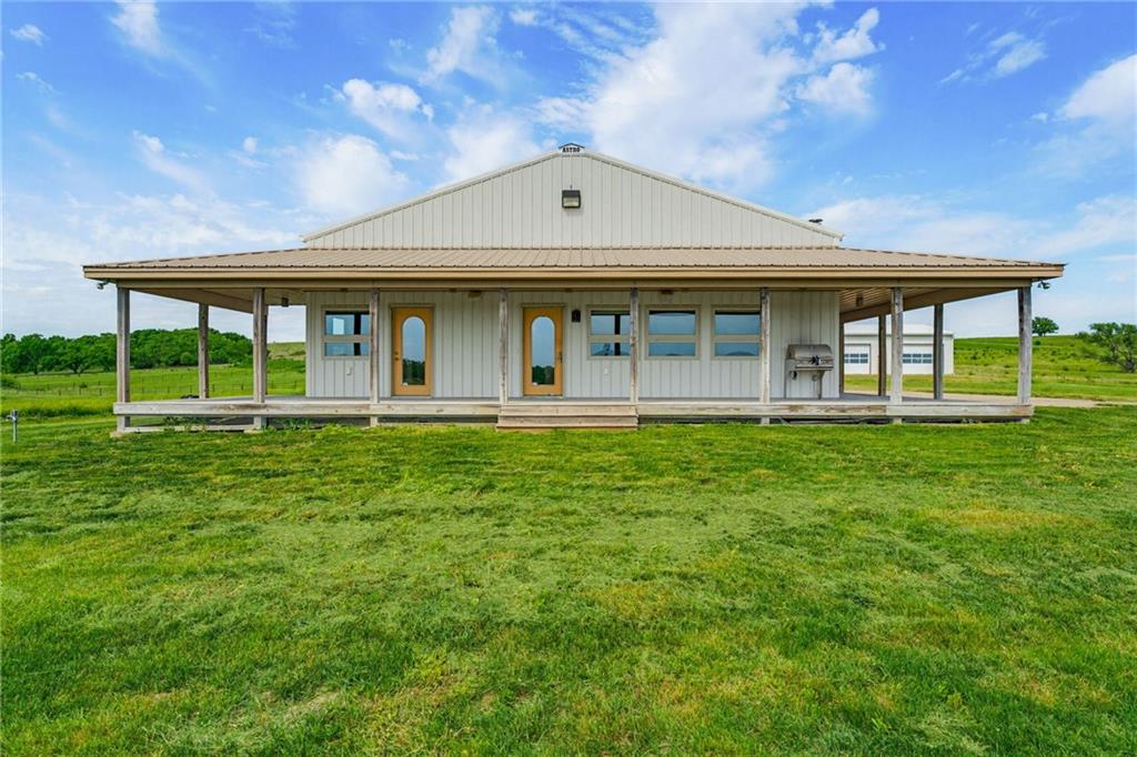 374 N 750 Road Property Photo 1