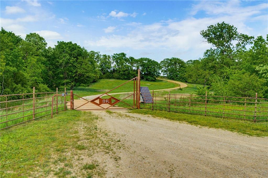 374 N 750 Road Property Photo 3