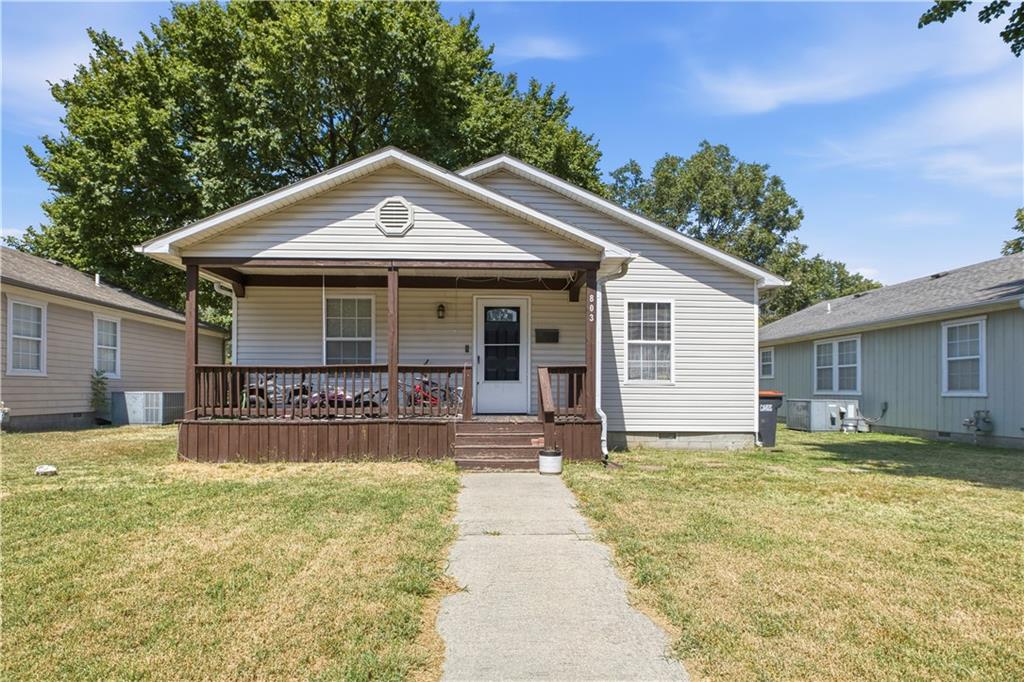 803 E 10th Street Property Photo 1