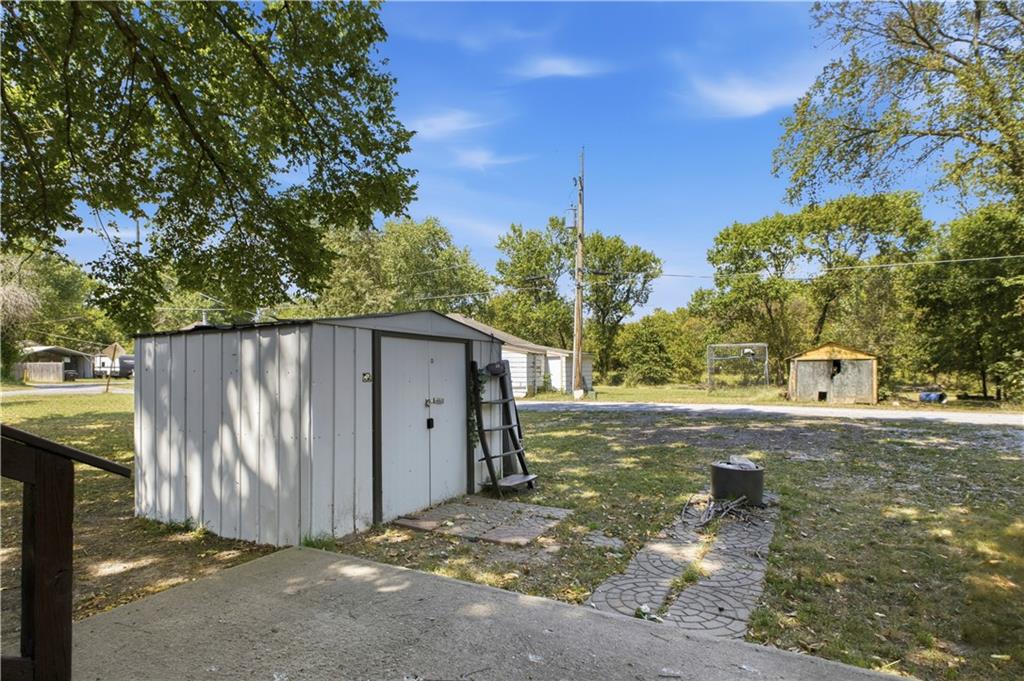 803 E 10th Street Property Photo 18
