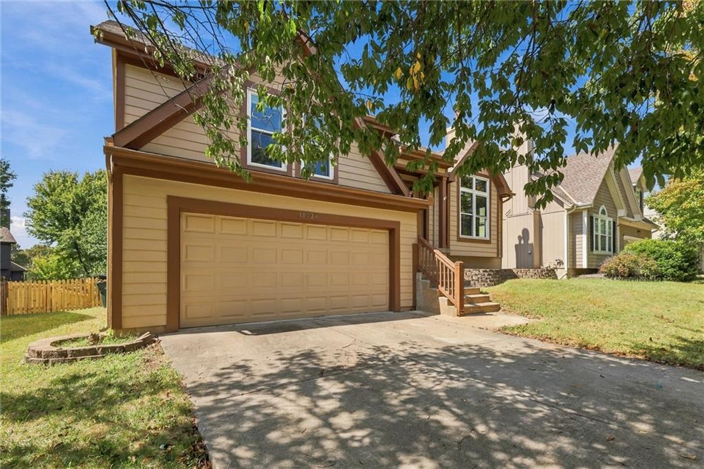 15724 S Locust Street Property Photo 4