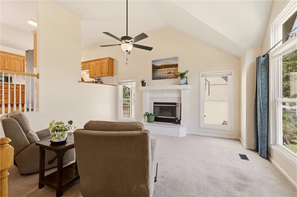 15724 S Locust Street Property Photo 5
