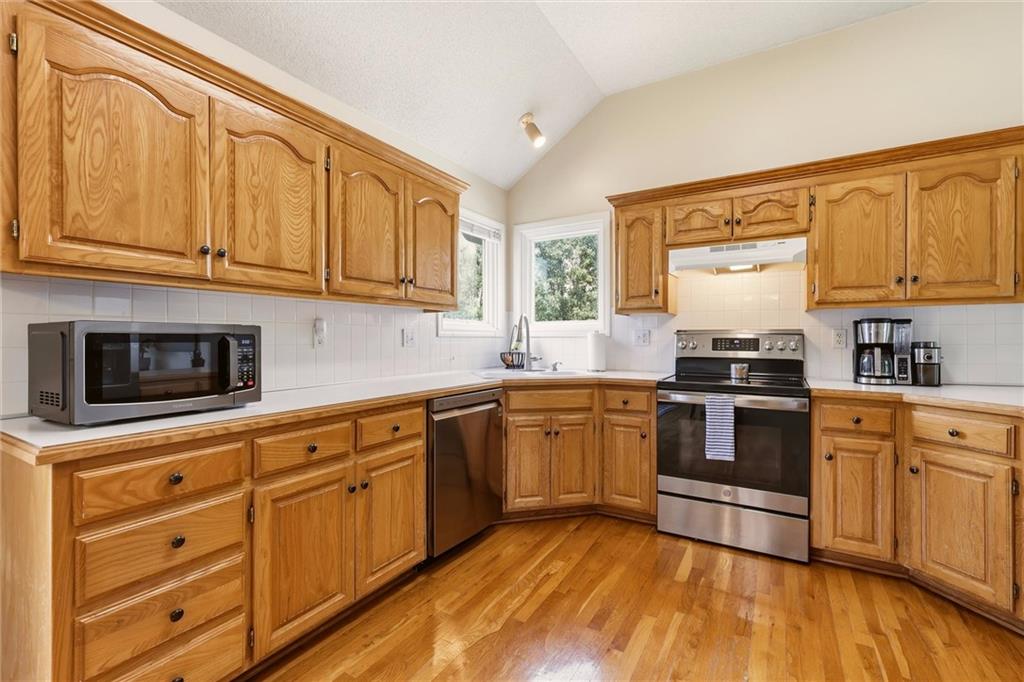 15724 S Locust Street Property Photo 12