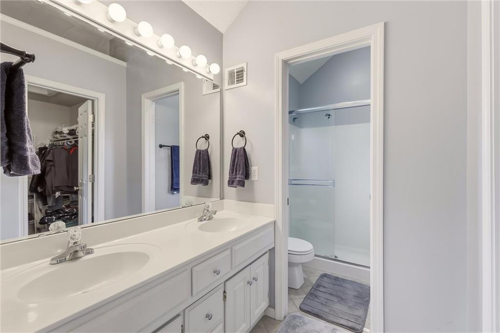 15724 S Locust Street Property Photo 19