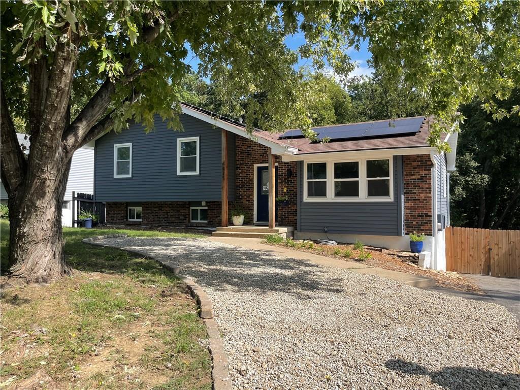 4825 N Revere Drive Property Photo 1