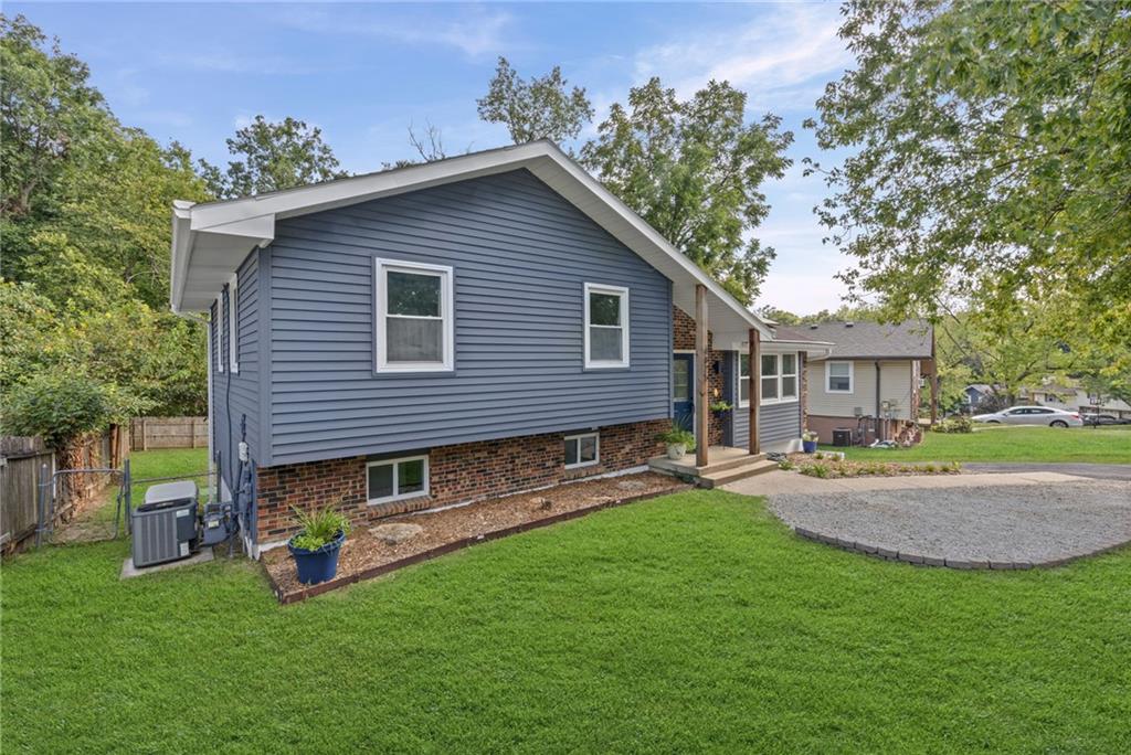 4825 N Revere Drive Property Photo 3