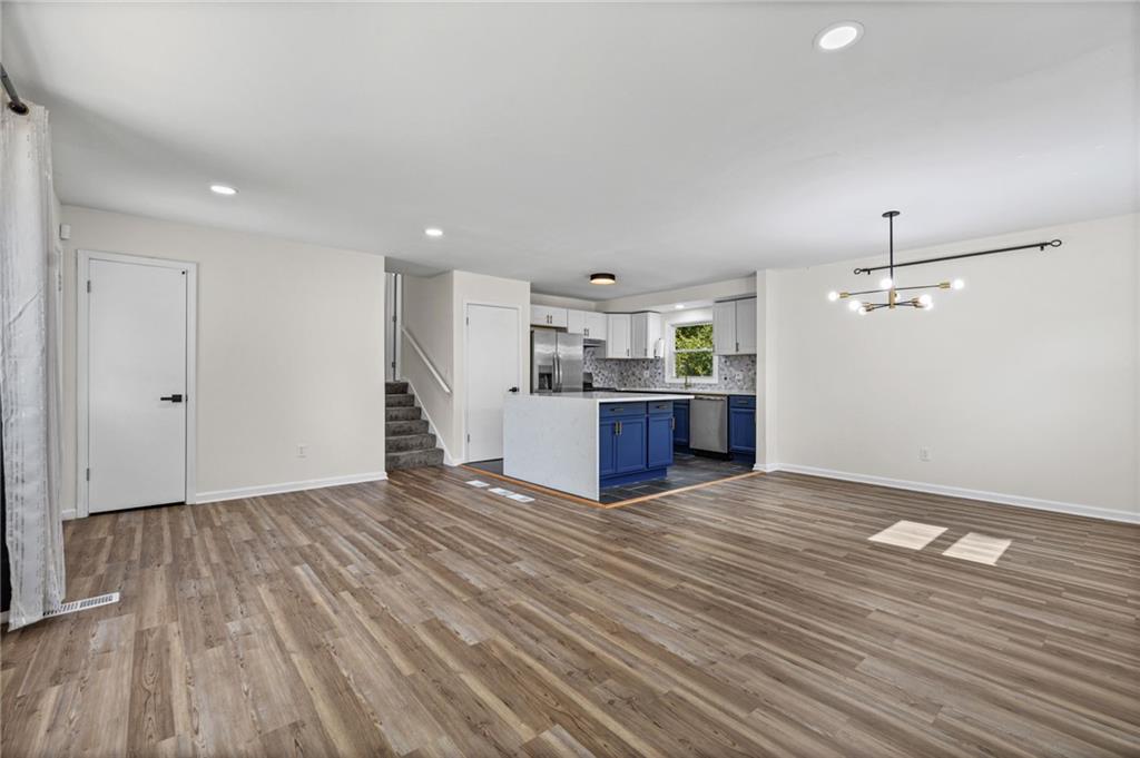 4825 N Revere Drive Property Photo 4