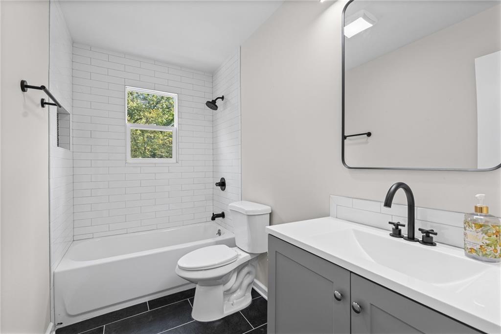 4825 N Revere Drive Property Photo 10