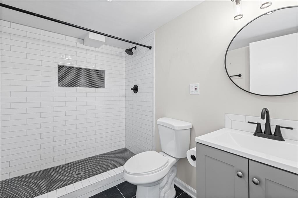 4825 N Revere Drive Property Photo 16