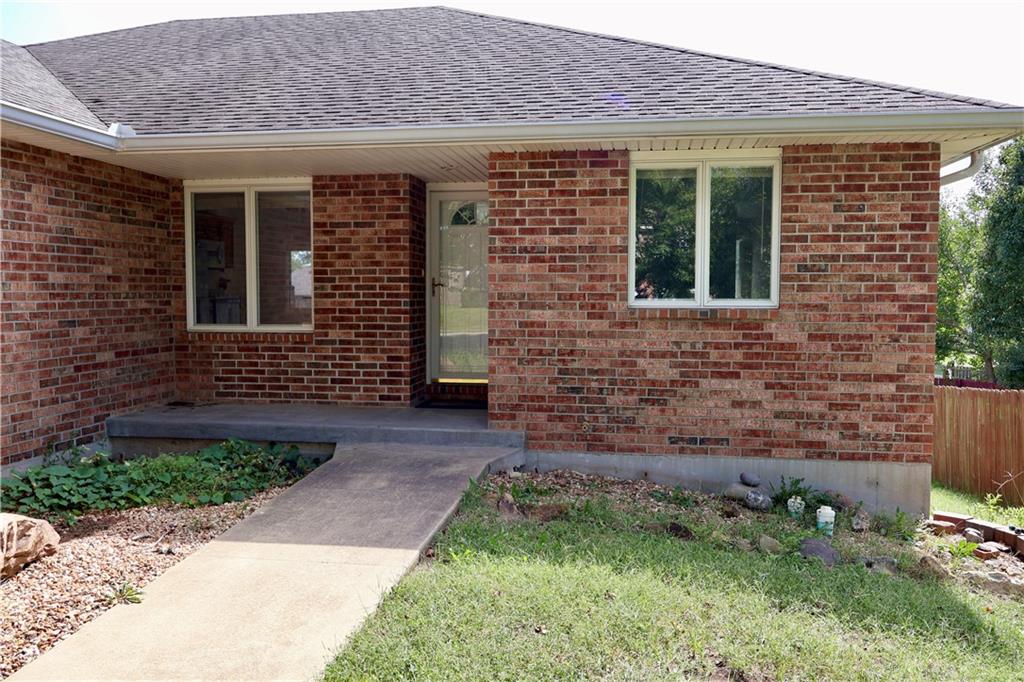 1506 Emerald Way Property Photo 3