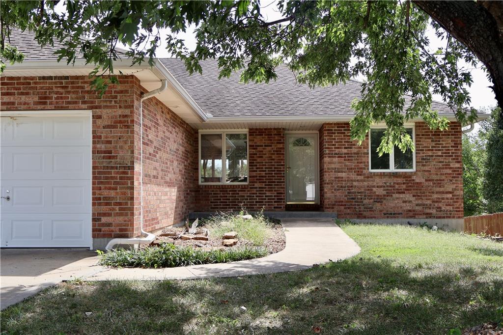1506 Emerald Way Property Photo 4