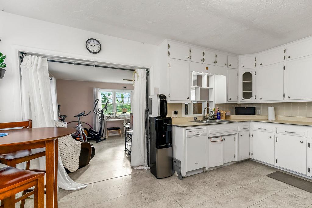 1205 N 90th Street Property Photo 8