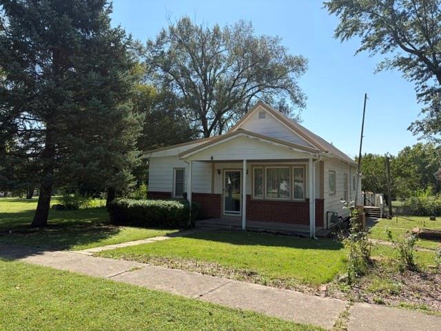 103 E 4th Street Property Photo 4