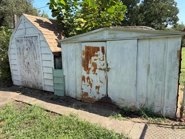 103 E 4th Street Property Photo 40