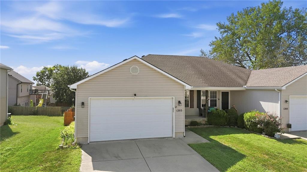 1203 Nw Scenic Drive Property Photo 1