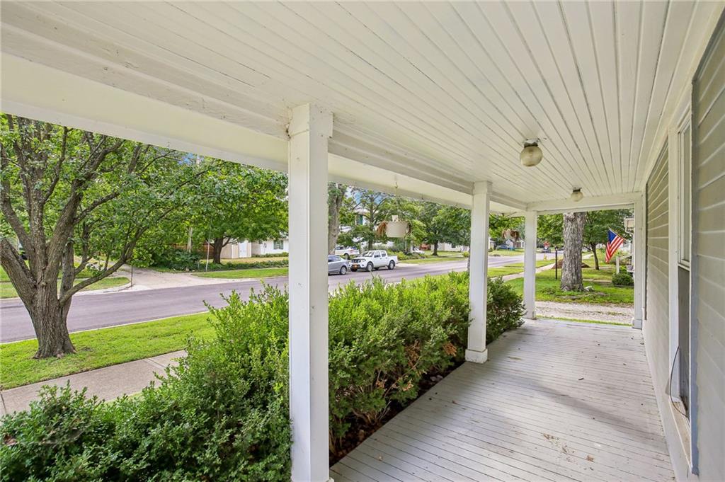 325 S Cherry Street Property Photo 3