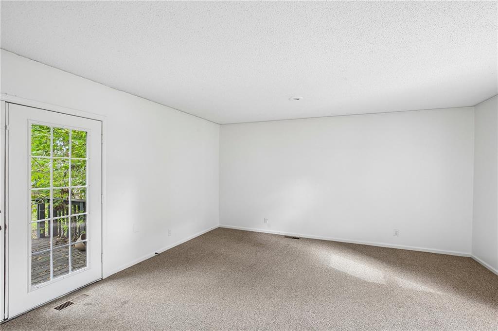 325 S Cherry Street Property Photo 5