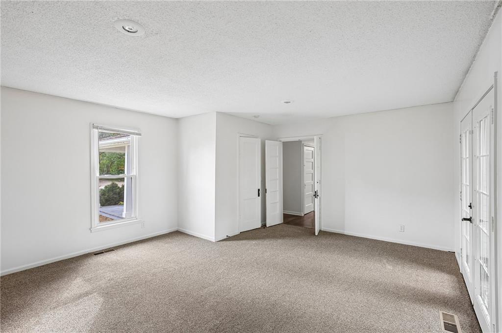 325 S Cherry Street Property Photo 7